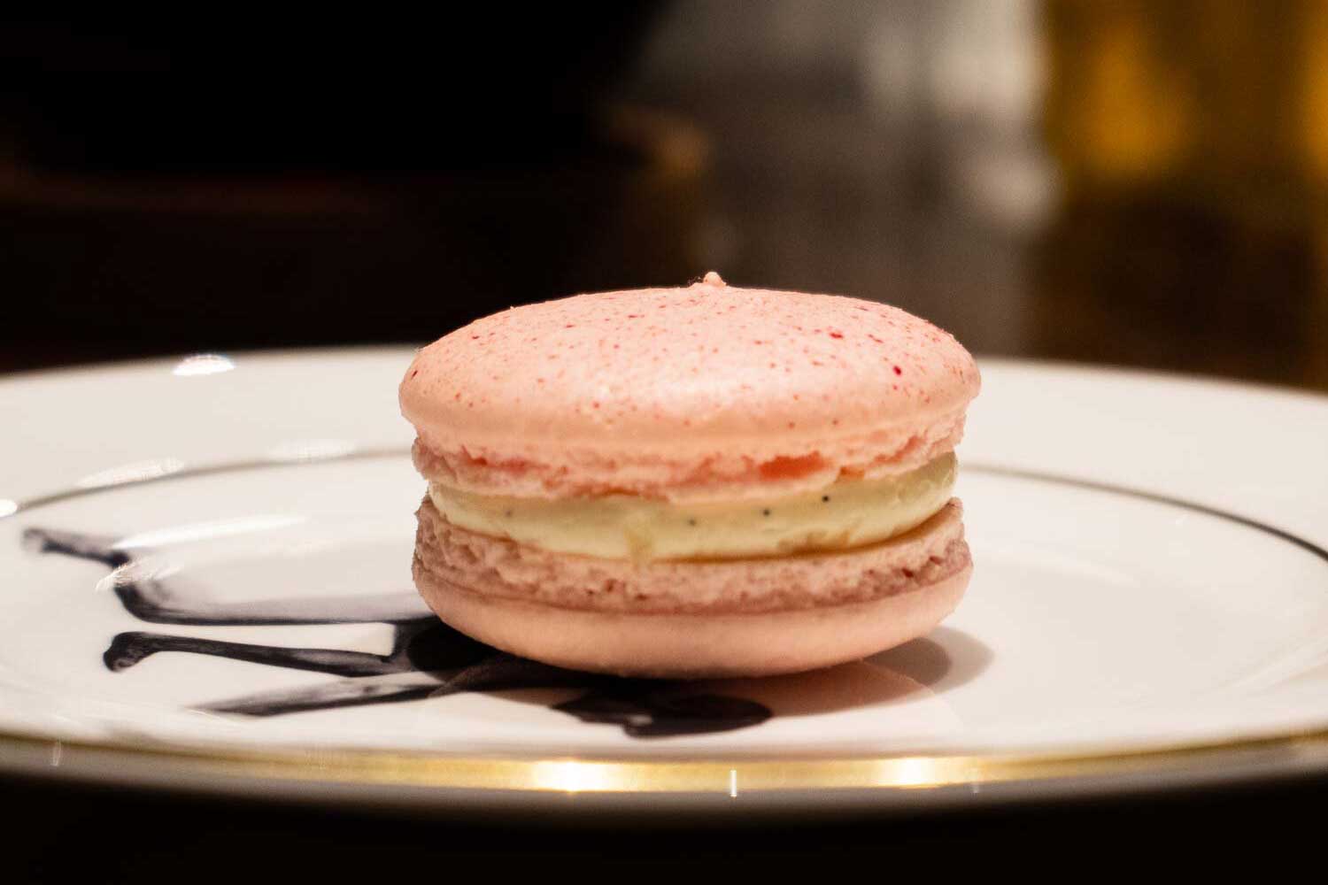 bred-brasserie-astoria-macaron