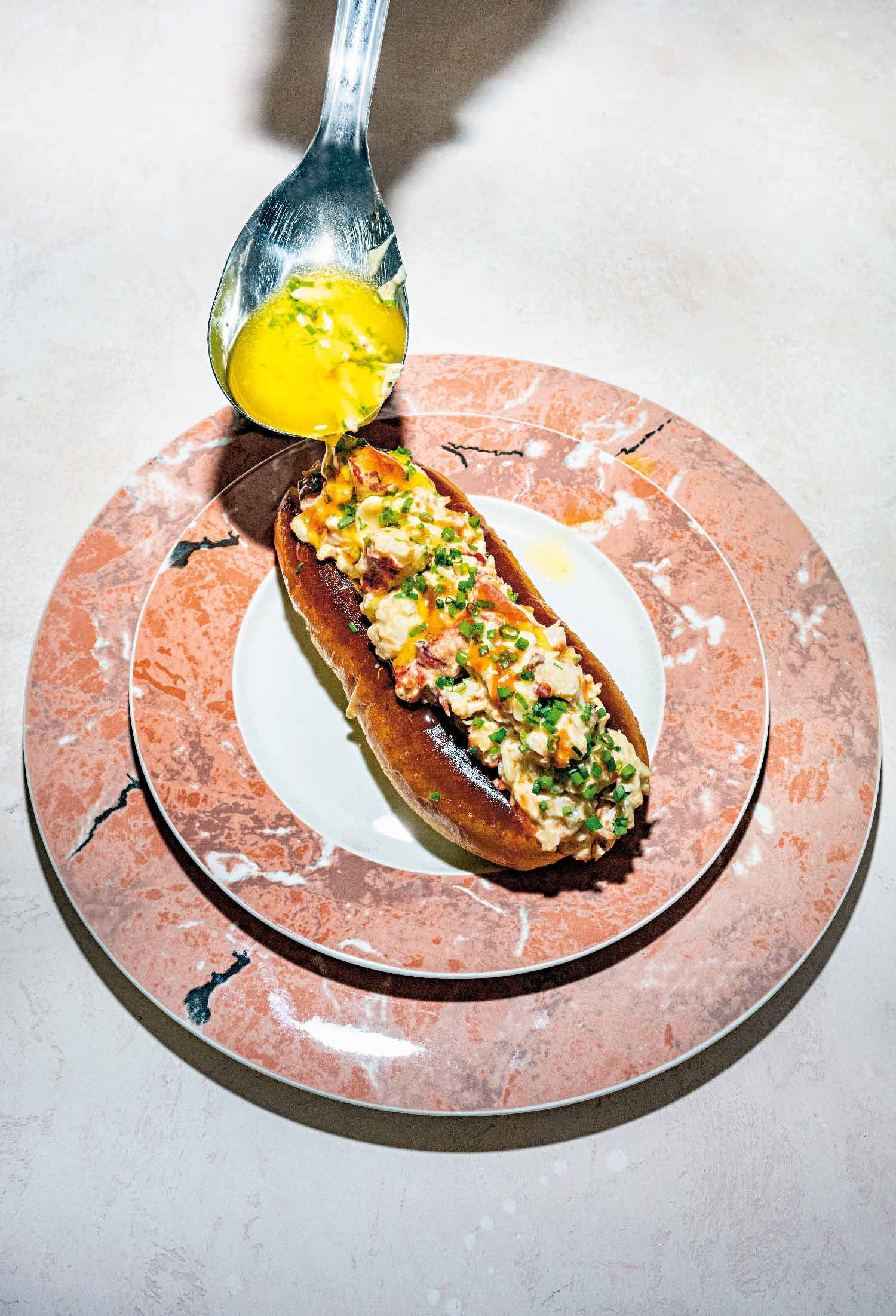 Lobster-roll-Sandhäxans-magiska-mackor_foto-Jonas-Cramby